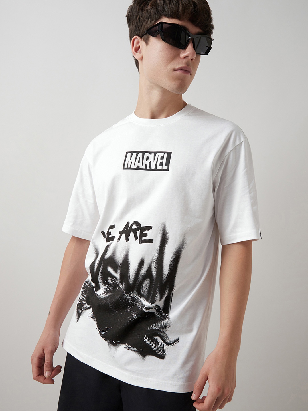 Bewakoof Men Graphic Printed Round Neck Pure Cotton Oversized Venom T-shirt, White
Bewakoof Men Graphic Printed Round Neck Pure Cotton Oversized Venom T-shirt, White