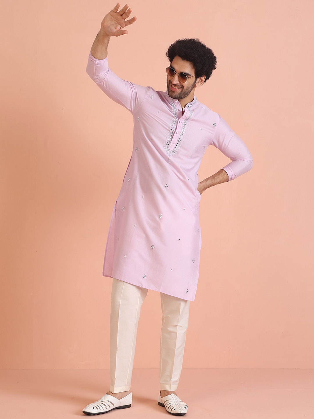 KISAH Geometric Embroidered Mirror Work Mandarin Collar Straight Kurta with Trousers, Pink
KISAH Geometric Embroidered Mirror Work Mandarin Collar Straight Kurta with Trousers, Pink