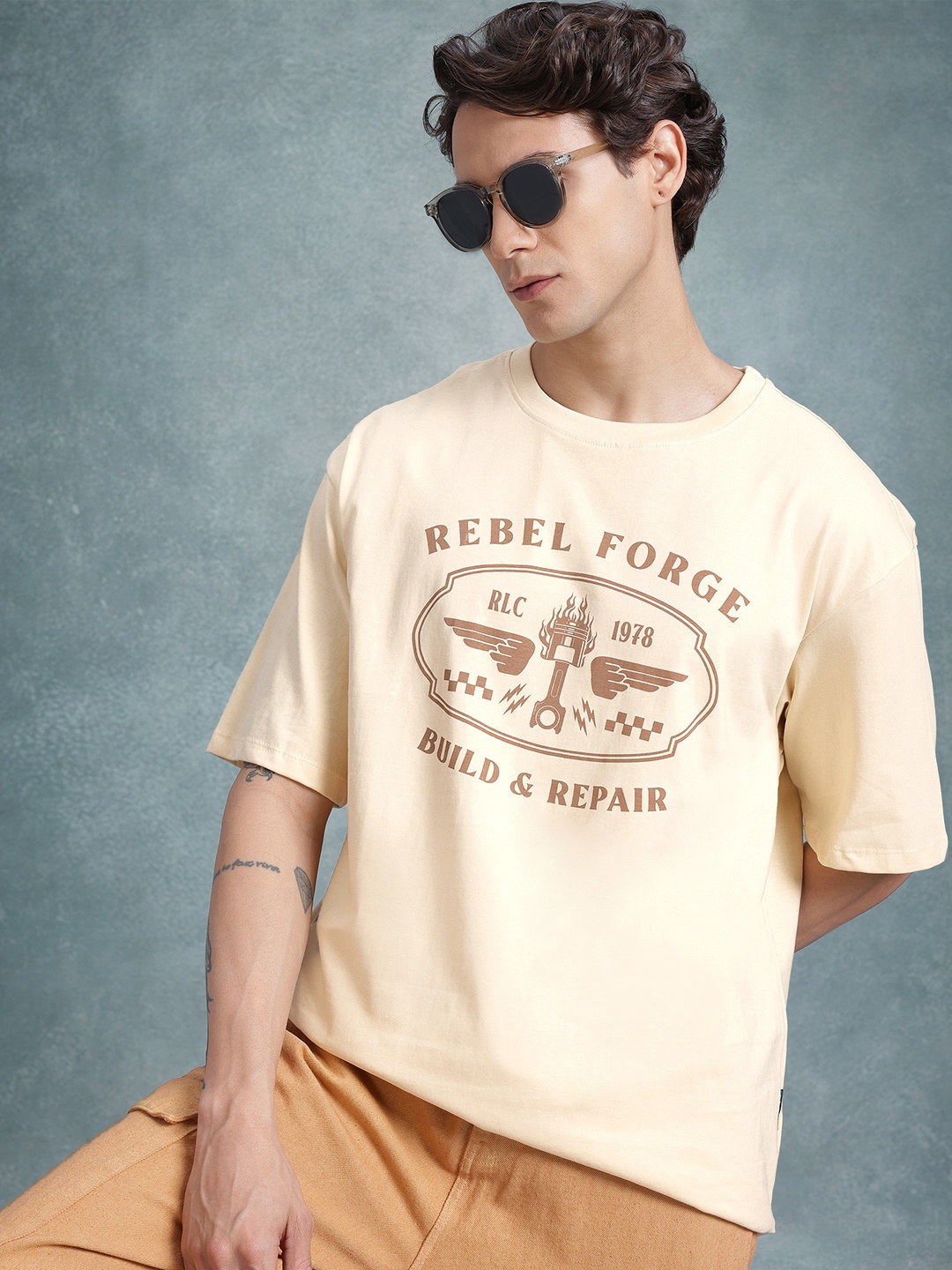 The Roadster Life Co. Printed Drop-Shoulder Sleeves Pure Cotton Relaxed T-shirt, Cream
The Roadster Life Co. Printed Drop-Shoulder Sleeves Pure Cotton Relaxed T-shirt, Cream