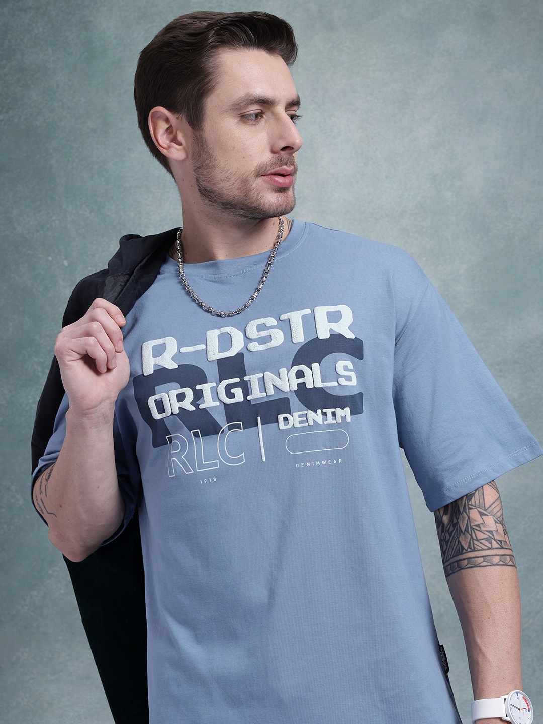 The Roadster Life Co. Printed Drop-Shoulder Sleeves Pure Cotton Relaxed T-shirt, Blue
The Roadster Life Co. Printed Drop-Shoulder Sleeves Pure Cotton Relaxed T-shirt, Blue