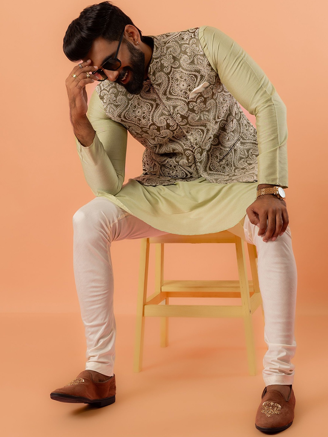 KISAH Mandarin Collar Straight Kurta With Churidar & Woven Design Nehru jacket, Green
KISAH Mandarin Collar Straight Kurta With Churidar & Woven Design Nehru jacket, Green