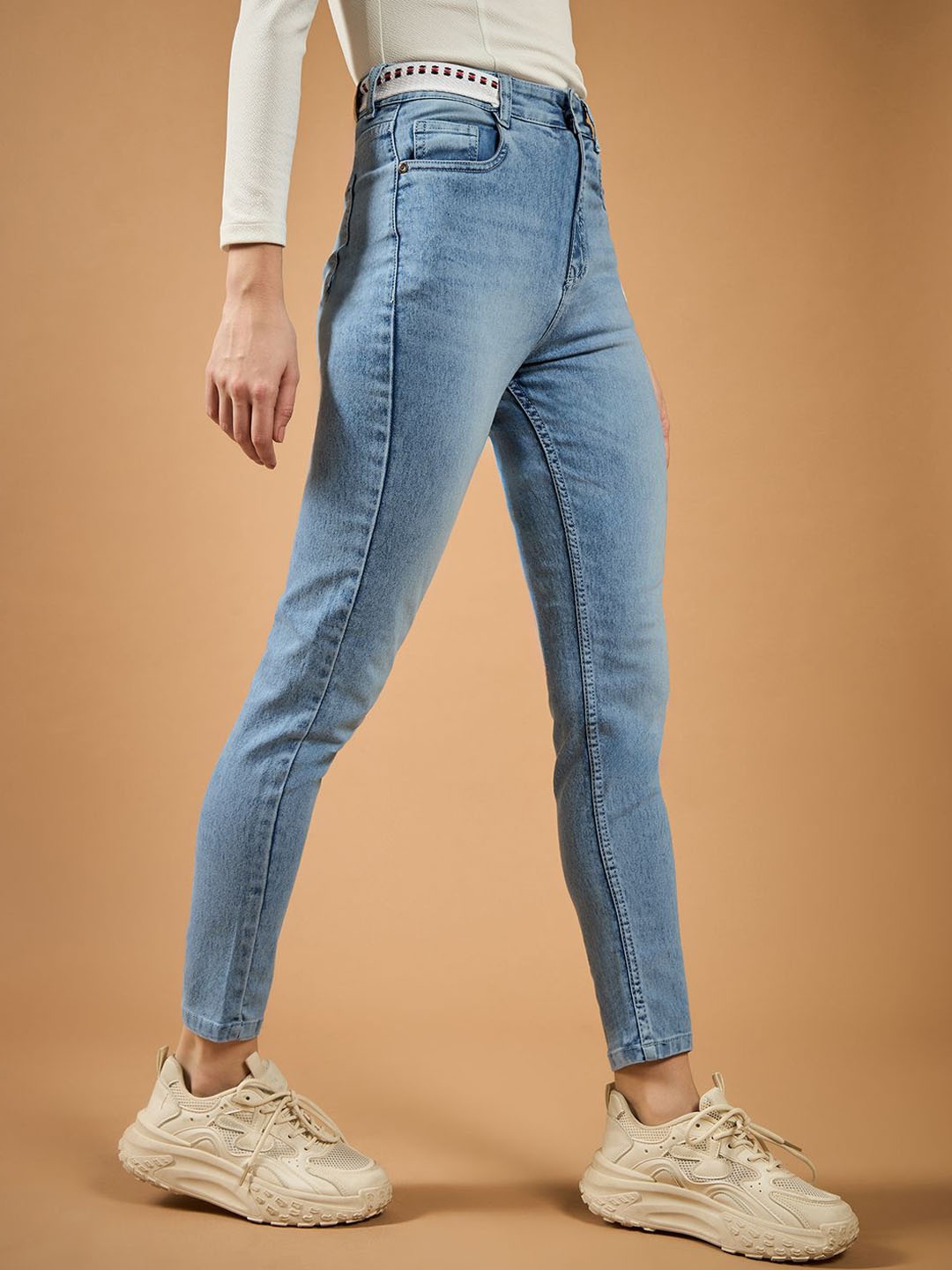 Roadster Women Slim Fit High Rise Light Wash Twill Tape Detailing Denim Stretchable Jeans, Blue
Roadster Women Slim Fit High Rise Light Wash Twill Tape Detailing Denim Stretchable Jeans, Blue