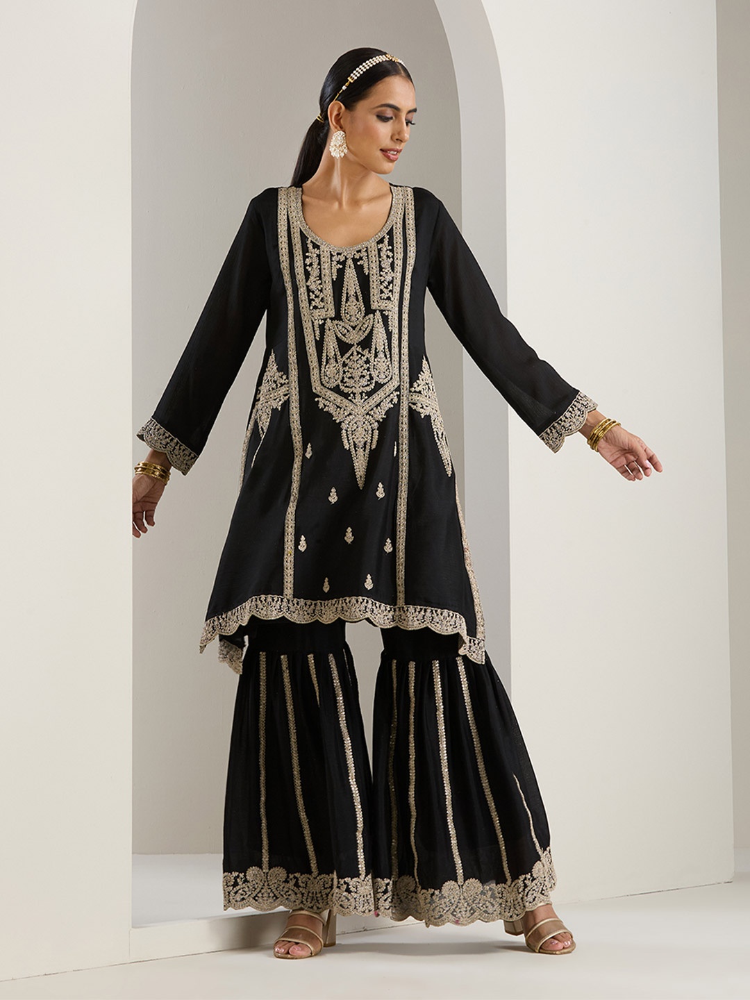 Ishin Ethnic Motifs Embroidered Regular Straight Kurta with Sharara & Dupatta, Black
Ishin Ethnic Motifs Embroidered Regular Straight Kurta with Sharara & Dupatta, Black