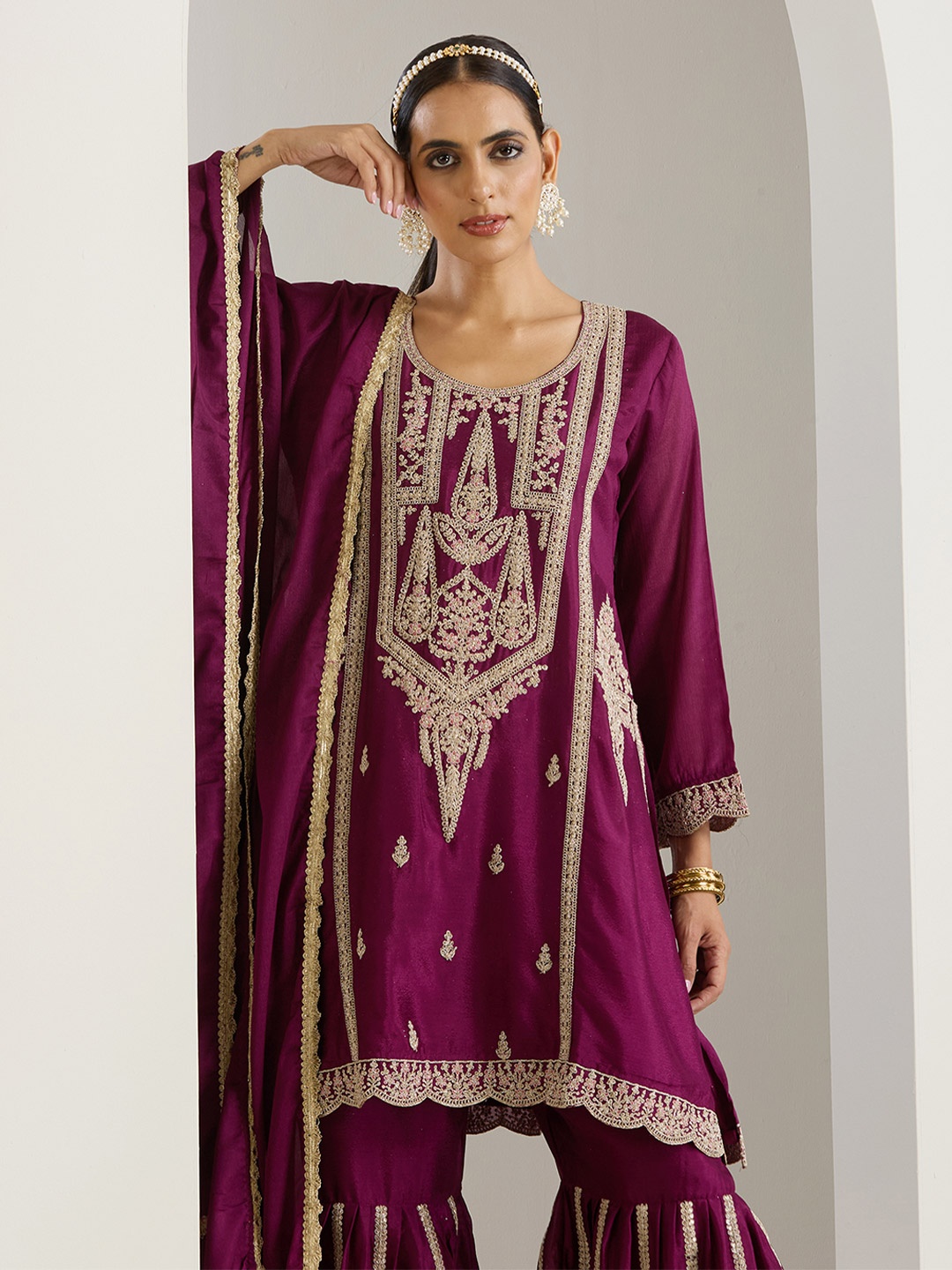 Ishin Ethnic Motifs Embroidered Regular Thread Work Straight Kurta with Sharara & Dupatta, Purple
Ishin Ethnic Motifs Embroidered Regular Thread Work Straight Kurta with Sharara & Dupatta, Purple