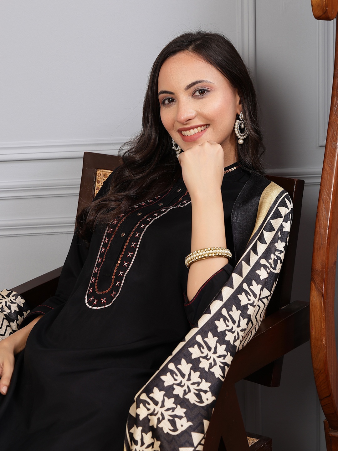 Nayam By Lakshita Ethnic Motifs Embroidered Mandarin Collar Kurta With Trousers & Dupatta, Black
Nayam By Lakshita Ethnic Motifs Embroidered Mandarin Collar Kurta With Trousers & Dupatta, Black