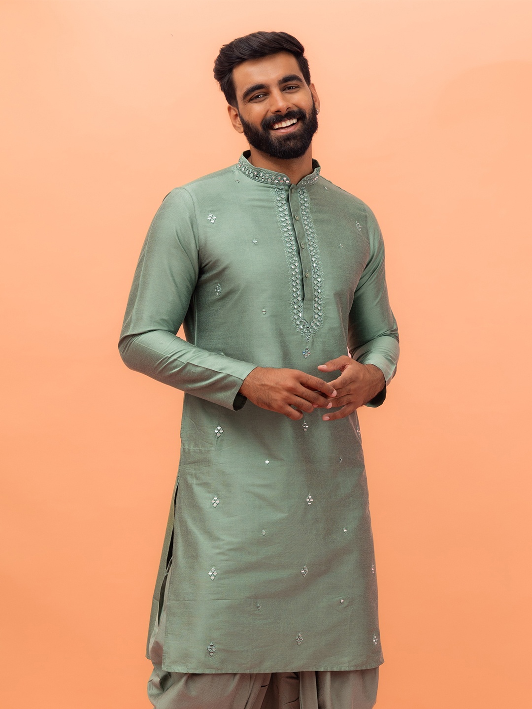 KISAH Geometric Embroidered Mirror Work Mandarin Collar Cotton Silk Straight Kurta, Green
KISAH Geometric Embroidered Mirror Work Mandarin Collar Cotton Silk Straight Kurta, Green