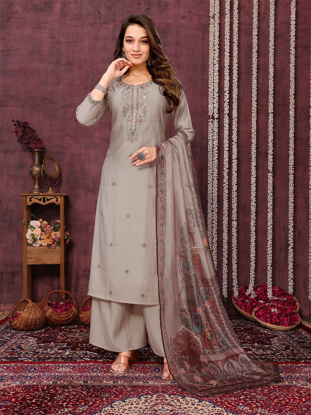 SUNDARNAARI Floral Embroidered Pleated Thread Work Kurta with Palazzo & Dupatta, Green
SUNDARNAARI Floral Embroidered Pleated Thread Work Kurta with Palazzo & Dupatta, Green