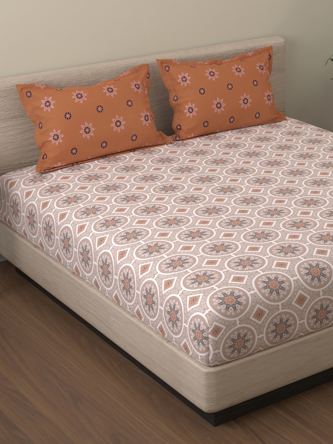 Huesland Orange-Coloured Pure Cotton Floral 144 TC King Bedsheet Set 2.74 m x 2.74 m
Huesland Orange-Coloured Pure Cotton Floral 144 TC King Bedsheet Set 2.74 m x 2.74 m