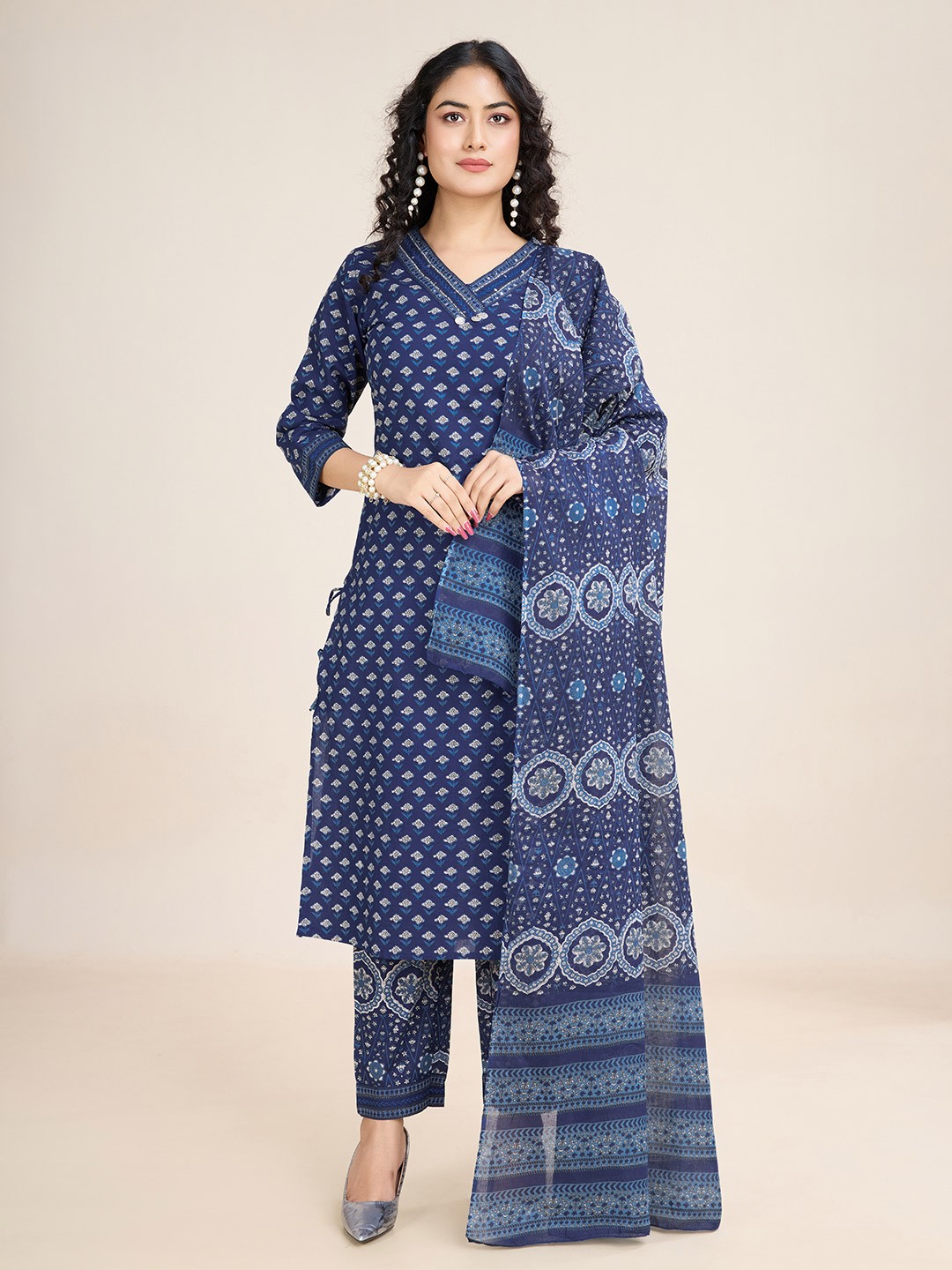 Trendmalls Floral Printed Three-Quarter Sleeves Pure Cotton Kurta & Trouser & Dupatta, Navy blue
Trendmalls Floral Printed Three-Quarter Sleeves Pure Cotton Kurta & Trouser & Dupatta, Navy blue
