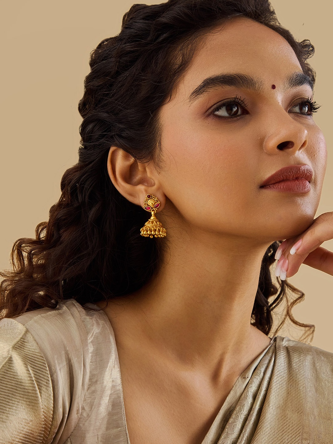 Kushal's Fashion Jewellery 92.5 Pure Silver Gold-Plated Stone Studded Dome Shaped Jhumkas
Kushal's Fashion Jewellery 92.5 Pure Silver Gold-Plated Stone Studded Dome Shaped Jhumkas
