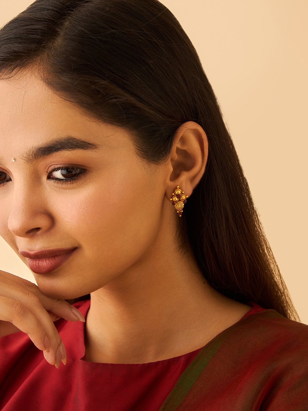 Kushal's Fashion Jewellery Gold-Plated Contemporary 92.5 Pure Silver Stone Studded Studs
Kushal's Fashion Jewellery Gold-Plated Contemporary 92.5 Pure Silver Stone Studded Studs