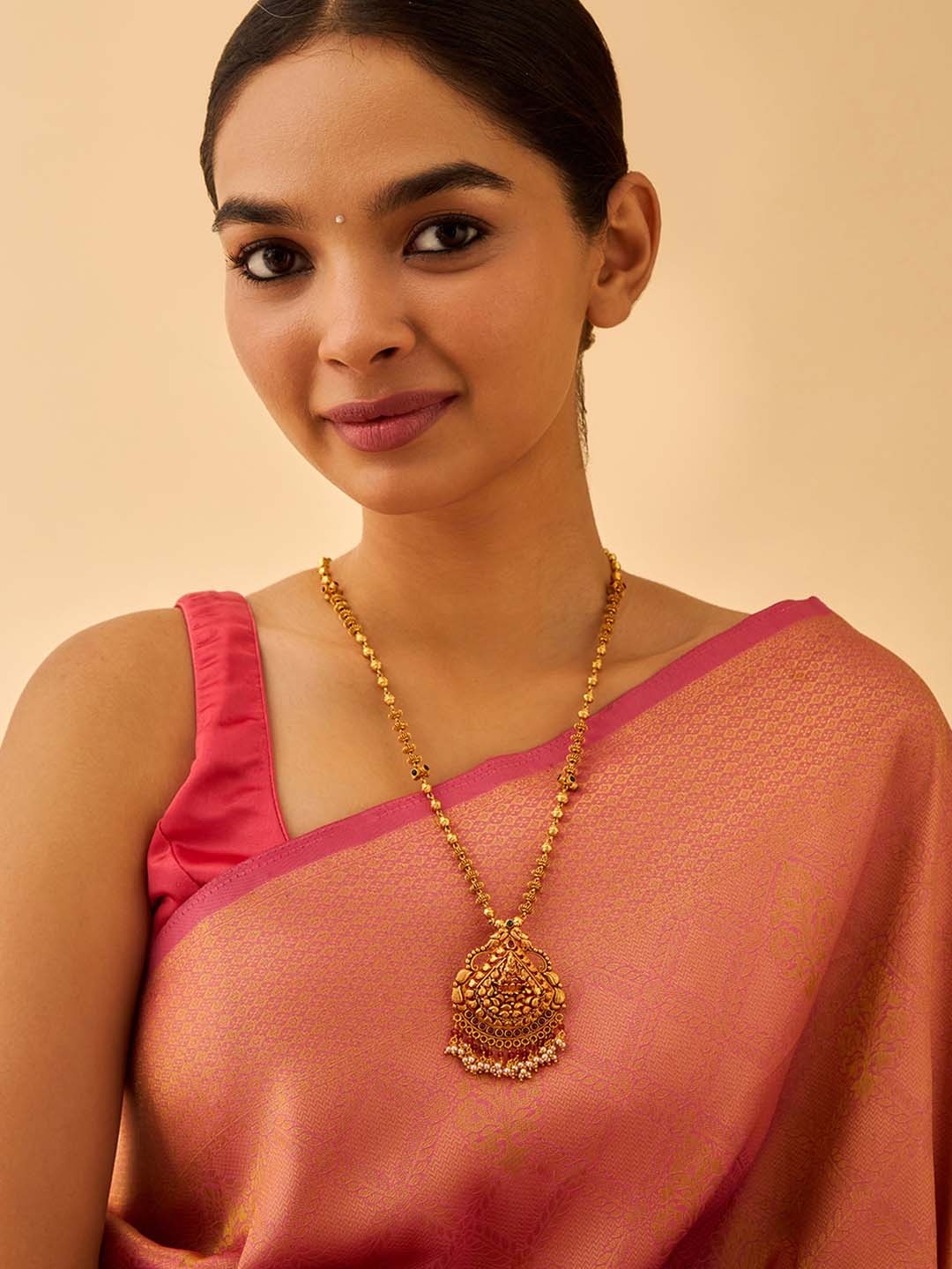 Kushal's Fashion Jewellery 92.5 Pure Silver Gold-Plated Stone Studded Contemporary Pendant
Kushal's Fashion Jewellery 92.5 Pure Silver Gold-Plated Stone Studded Contemporary Pendant