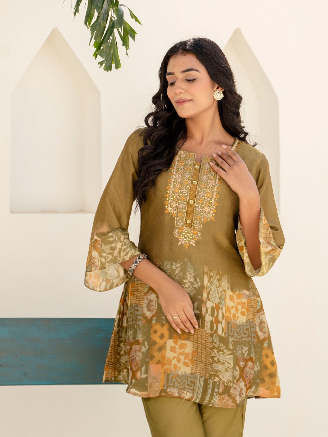 RANGREAL Printed Round Neck Three-Quarter Sleeves Top With Trouser, Green
RANGREAL Printed Round Neck Three-Quarter Sleeves Top With Trouser, Green