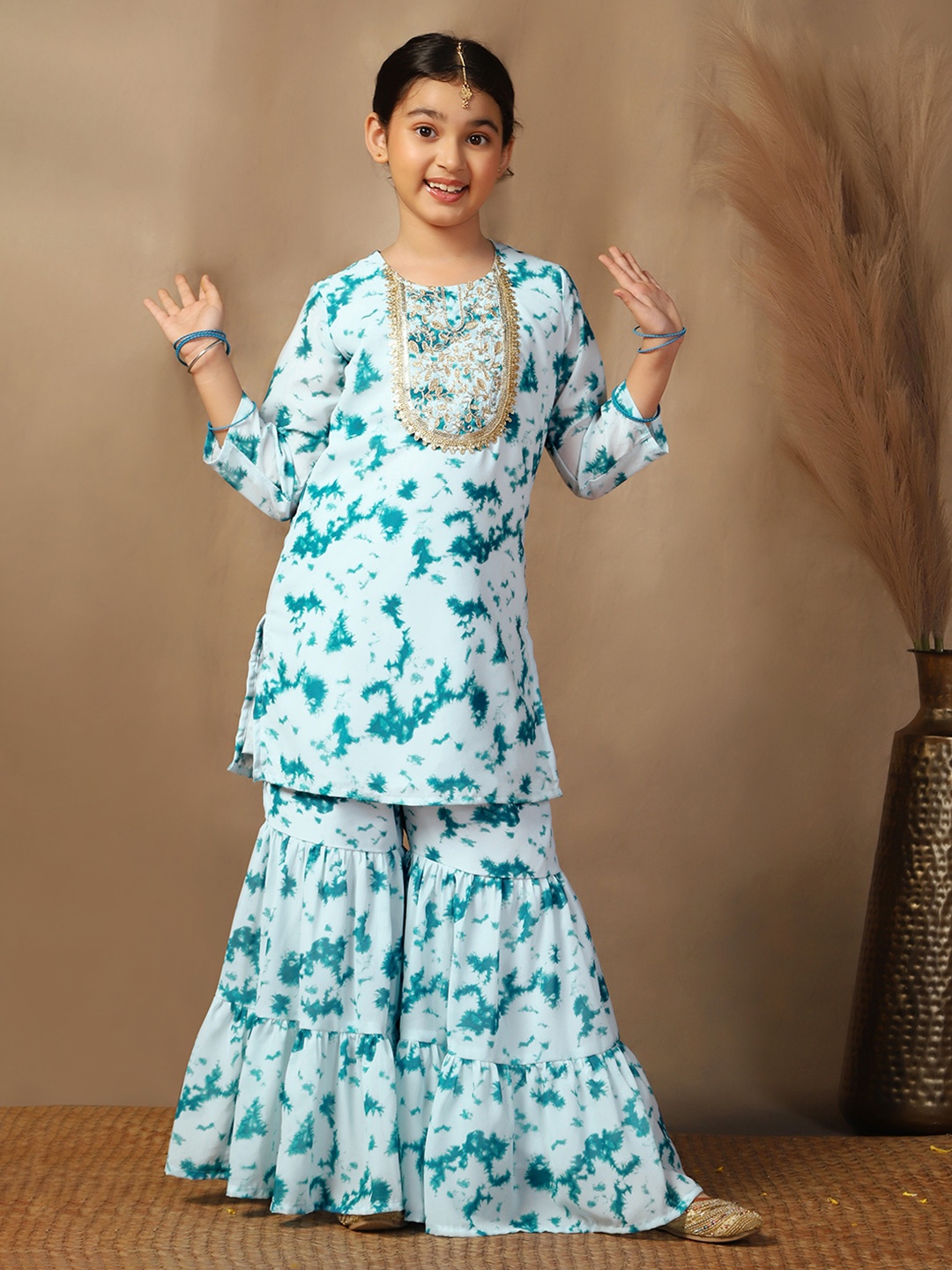 FASHION DREAM Girls Floral Embroidered Sequinned Georgette Kurta With Sharara & Shrug, Off white
FASHION DREAM Girls Floral Embroidered Sequinned Georgette Kurta With Sharara & Shrug, Off white