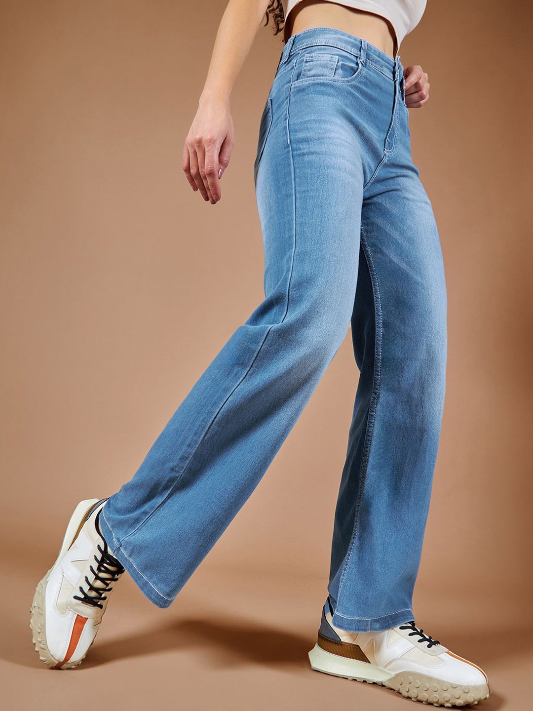 DOLCE CRUDO Women Wide-Leg Mid Rise Regular Length Blast Effect Light Weight Denim Jeans, Blue
DOLCE CRUDO Women Wide-Leg Mid Rise Regular Length Blast Effect Light Weight Denim Jeans, Blue