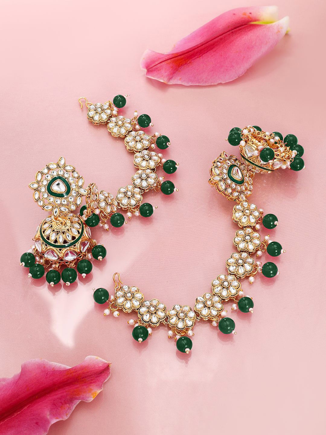 Rubans 22K Gold-Plated Kundan Studed Kan Chain Earring with Green Beads & Enamel Detailing
Rubans 22K Gold-Plated Kundan Studed Kan Chain Earring with Green Beads & Enamel Detailing