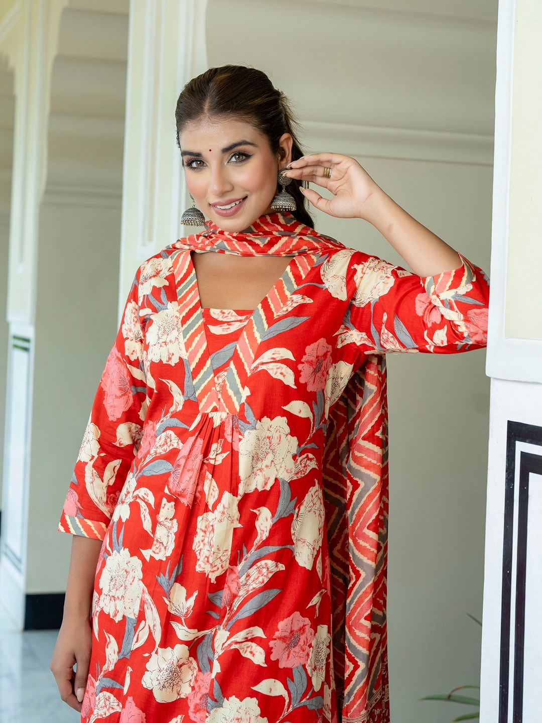 Anouk Red Floral Printed Square Neck Pure Cotton Anarkali Kurta With Trousers & Dupatta
Anouk Red Floral Printed Square Neck Pure Cotton Anarkali Kurta With Trousers & Dupatta