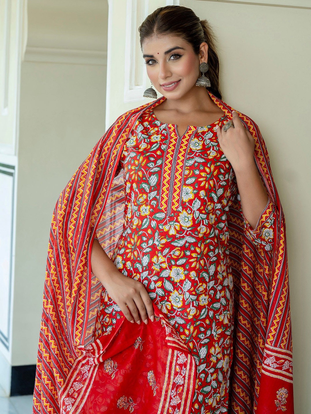 Anouk Floral Printed Regular Pure Cotton Straight Kurta with Trousers & Dupatta, Red
Anouk Floral Printed Regular Pure Cotton Straight Kurta with Trousers & Dupatta, Red