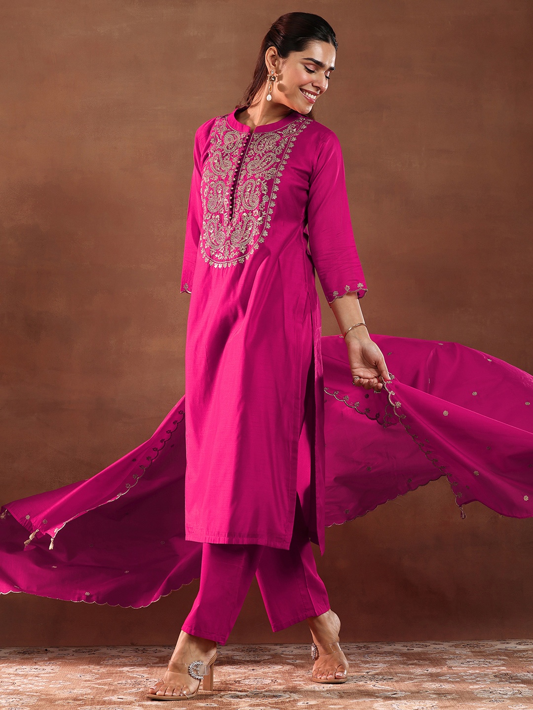 Libas Paisley Yoke Design Sequinned Chanderi Silk Straight Kurta with Trousers & Dupatta, Pink
Libas Paisley Yoke Design Sequinned Chanderi Silk Straight Kurta with Trousers & Dupatta, Pink