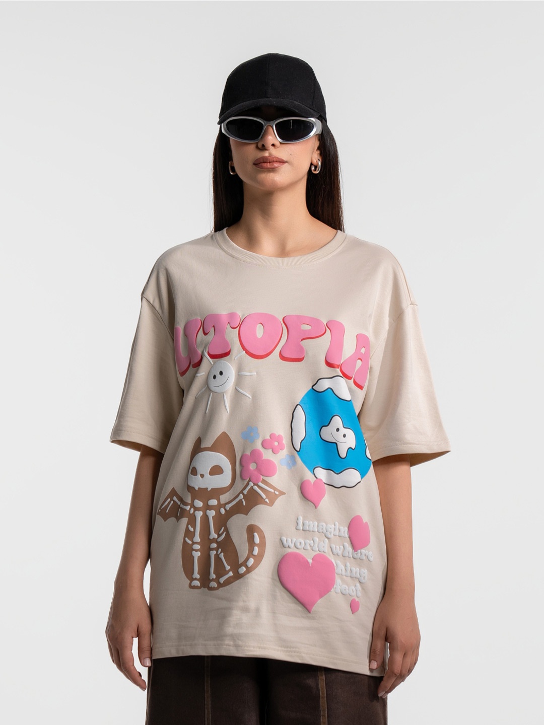 Bad and Boujee Unisex Typography Printed Drop-Shoulder Sleeves Oversized T-shirt, Beige
Bad and Boujee Unisex Typography Printed Drop-Shoulder Sleeves Oversized T-shirt, Beige