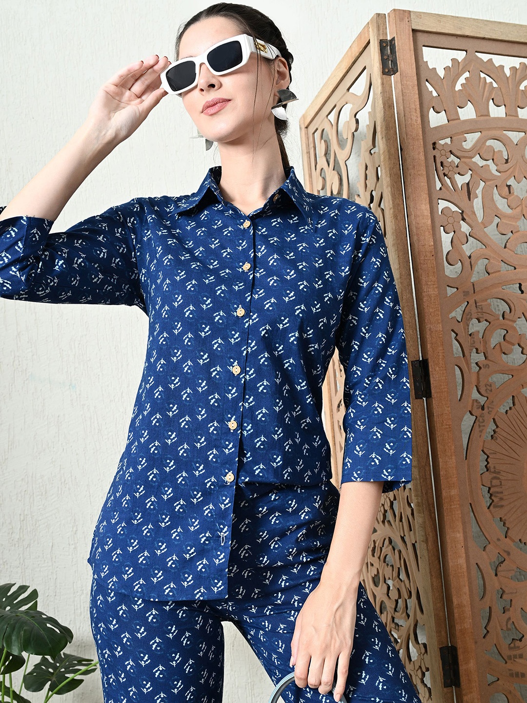 VIDHANI Floral Printed Shirt Collar Three-Quarter Sleeves Pure Cotton Shirt With Palazzo, Blue
VIDHANI Floral Printed Shirt Collar Three-Quarter Sleeves Pure Cotton Shirt With Palazzo, Blue
