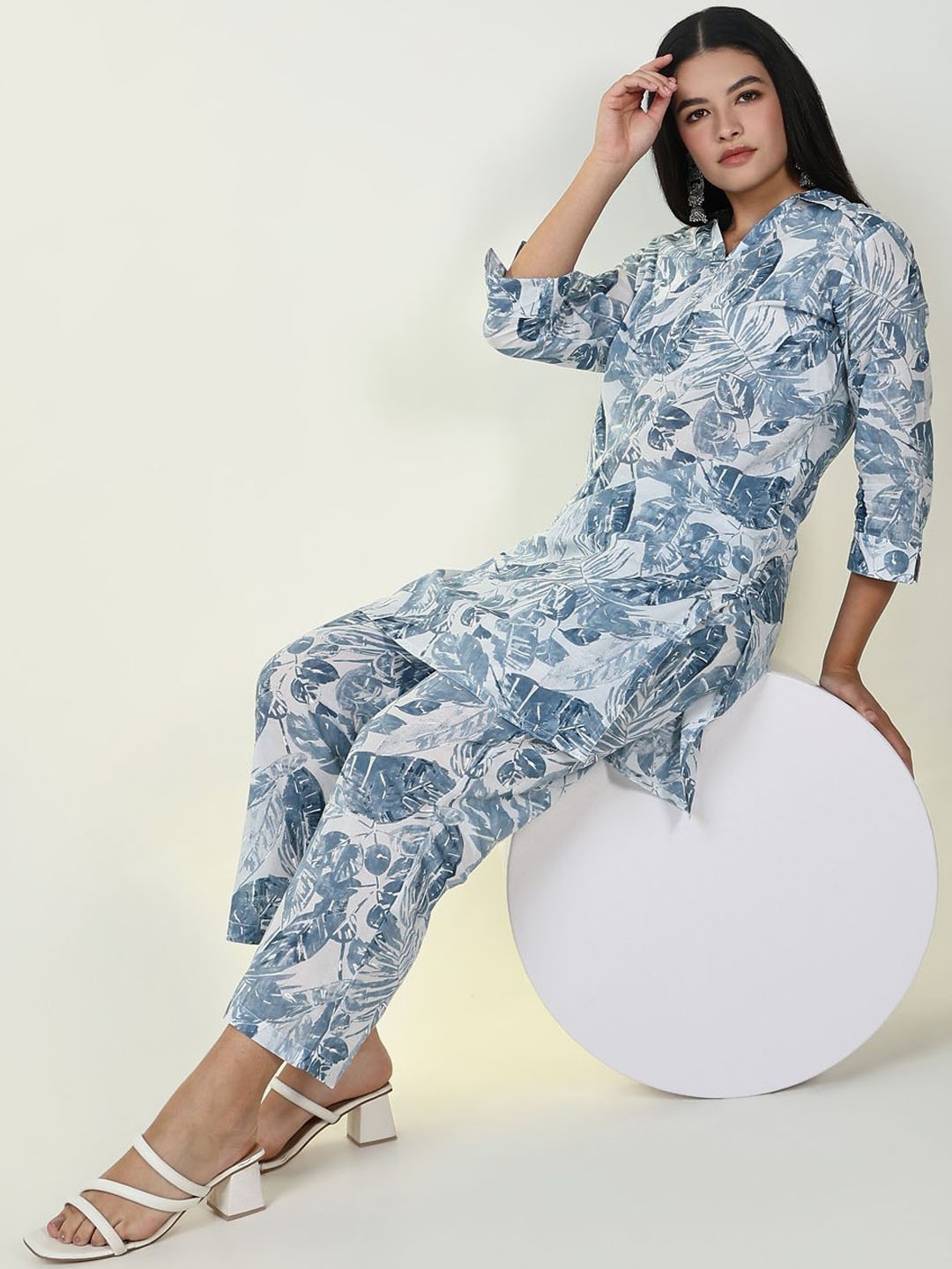 SHOWOFF Floral Printed Shirt Collar Three-Quarter Sleeves Regular Straight Kurta & Trouser, Blue
SHOWOFF Floral Printed Shirt Collar Three-Quarter Sleeves Regular Straight Kurta & Trouser, Blue