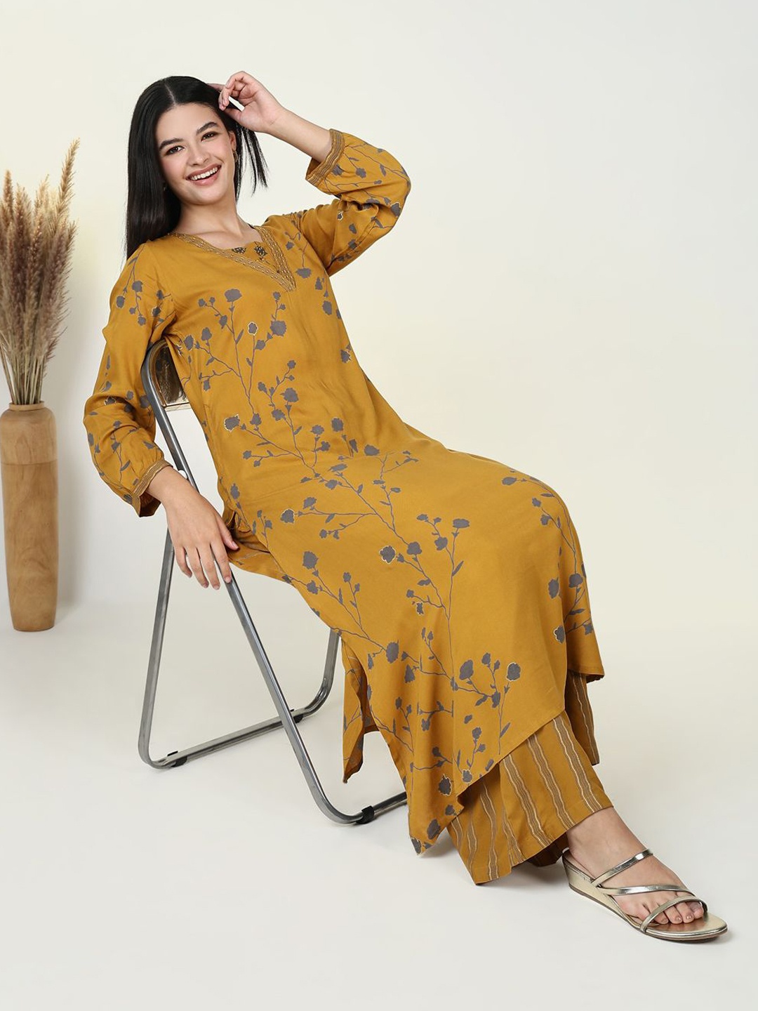 SHOWOFF Floral Printed Regular Beads and Stones Straight Kurta with Palazzos, Mustard
SHOWOFF Floral Printed Regular Beads and Stones Straight Kurta with Palazzos, Mustard