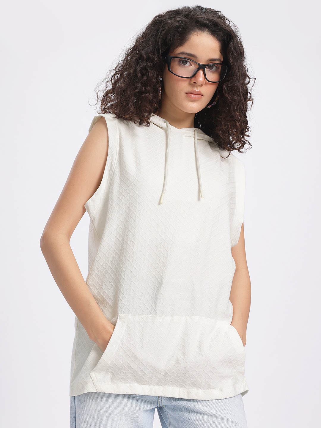glitchez Roam-In-Style Self-Checked Hooded Relaxed Fit T-shirt, Off white
glitchez Roam-In-Style Self-Checked Hooded Relaxed Fit T-shirt, Off white