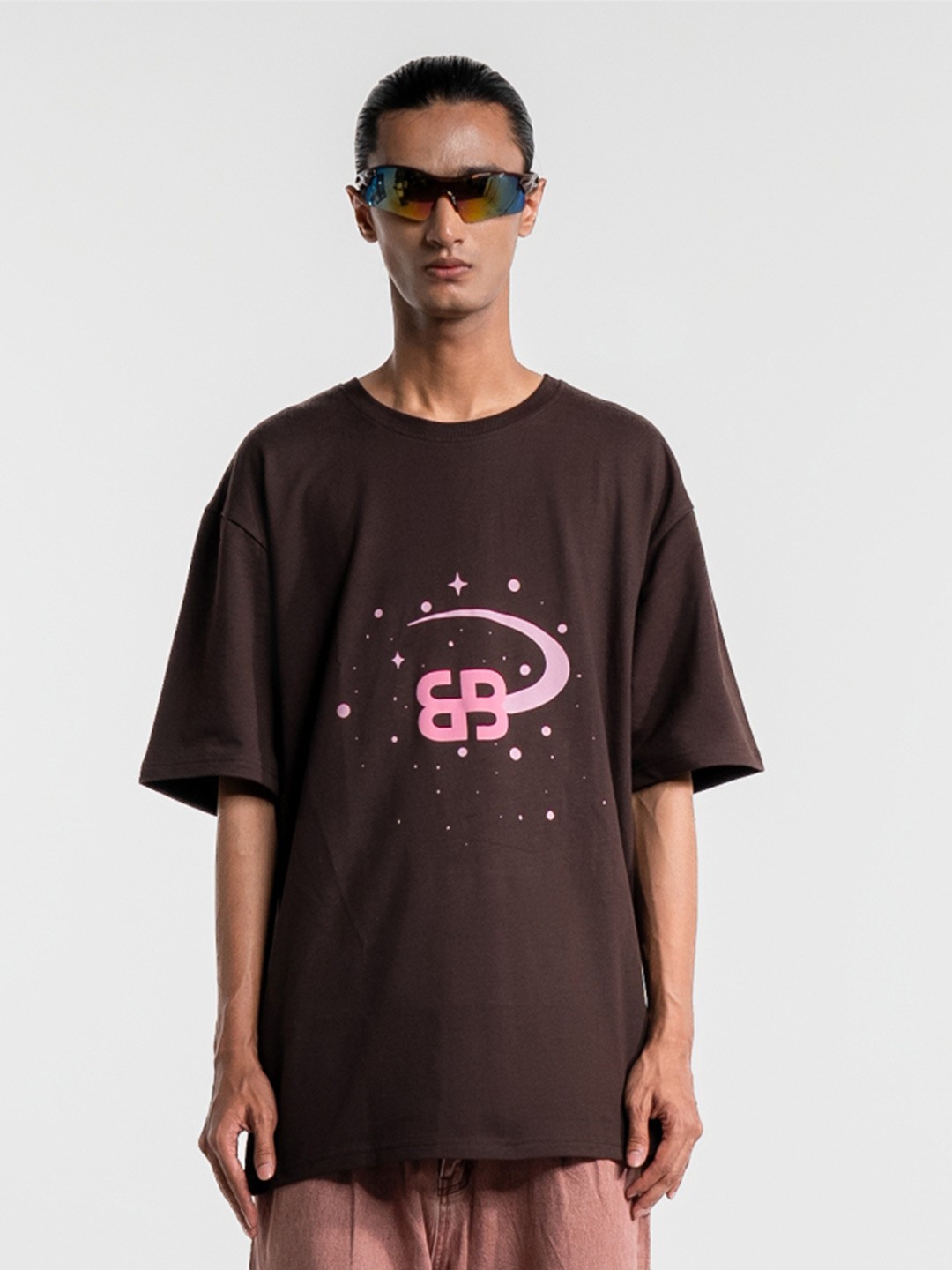 Bad and Boujee Unisex Typography Printed Drop-Shoulder Sleeves Pockets T-shirt, Brown
Bad and Boujee Unisex Typography Printed Drop-Shoulder Sleeves Pockets T-shirt, Brown