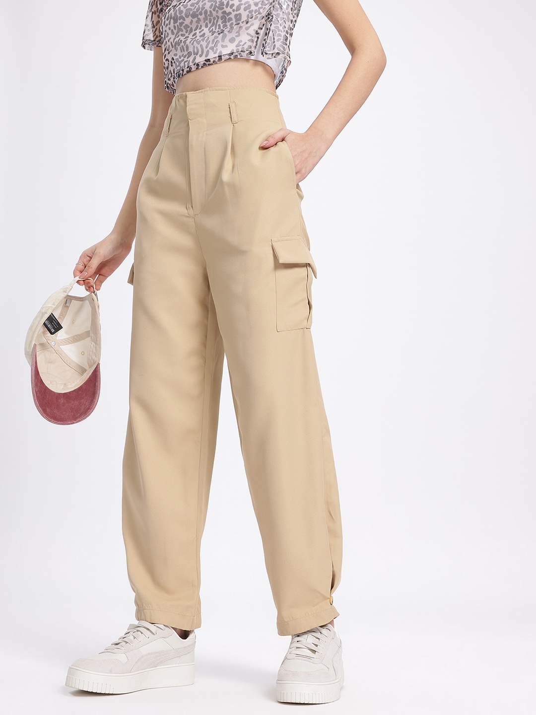 glitchez Women Flatter in Style Pleated Detail High-Rise Cargo Style Trousers, Beige
glitchez Women Flatter in Style Pleated Detail High-Rise Cargo Style Trousers, Beige