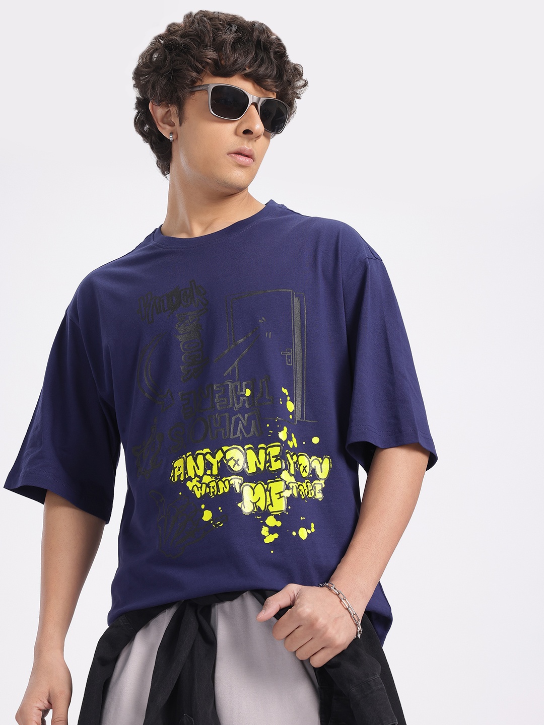 glitchez Effortless Styling Typography Print Drop-Shoulder Sleeves Pure Cotton T-shirt, Navy blue
glitchez Effortless Styling Typography Print Drop-Shoulder Sleeves Pure Cotton T-shirt, Navy blue