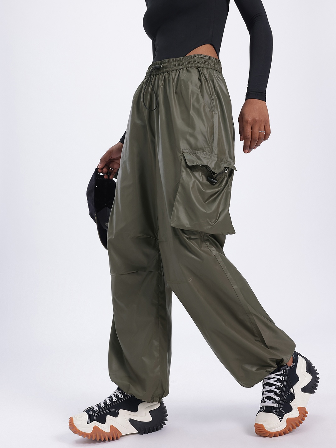 glitchez Women Street-Savvy Statement Relaxed Fit Cargo-Style Parachute Trousers, Olive
glitchez Women Street-Savvy Statement Relaxed Fit Cargo-Style Parachute Trousers, Olive