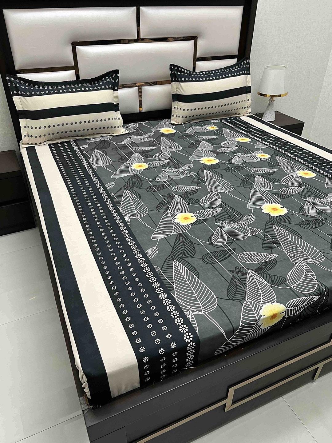 Pure Decor Amulya Black Floral Printed Microfiber 200 TC Queen Bedsheet Set 2.55 x 2.27 m
Pure Decor Amulya Black Floral Printed Microfiber 200 TC Queen Bedsheet Set 2.55 x 2.27 m
