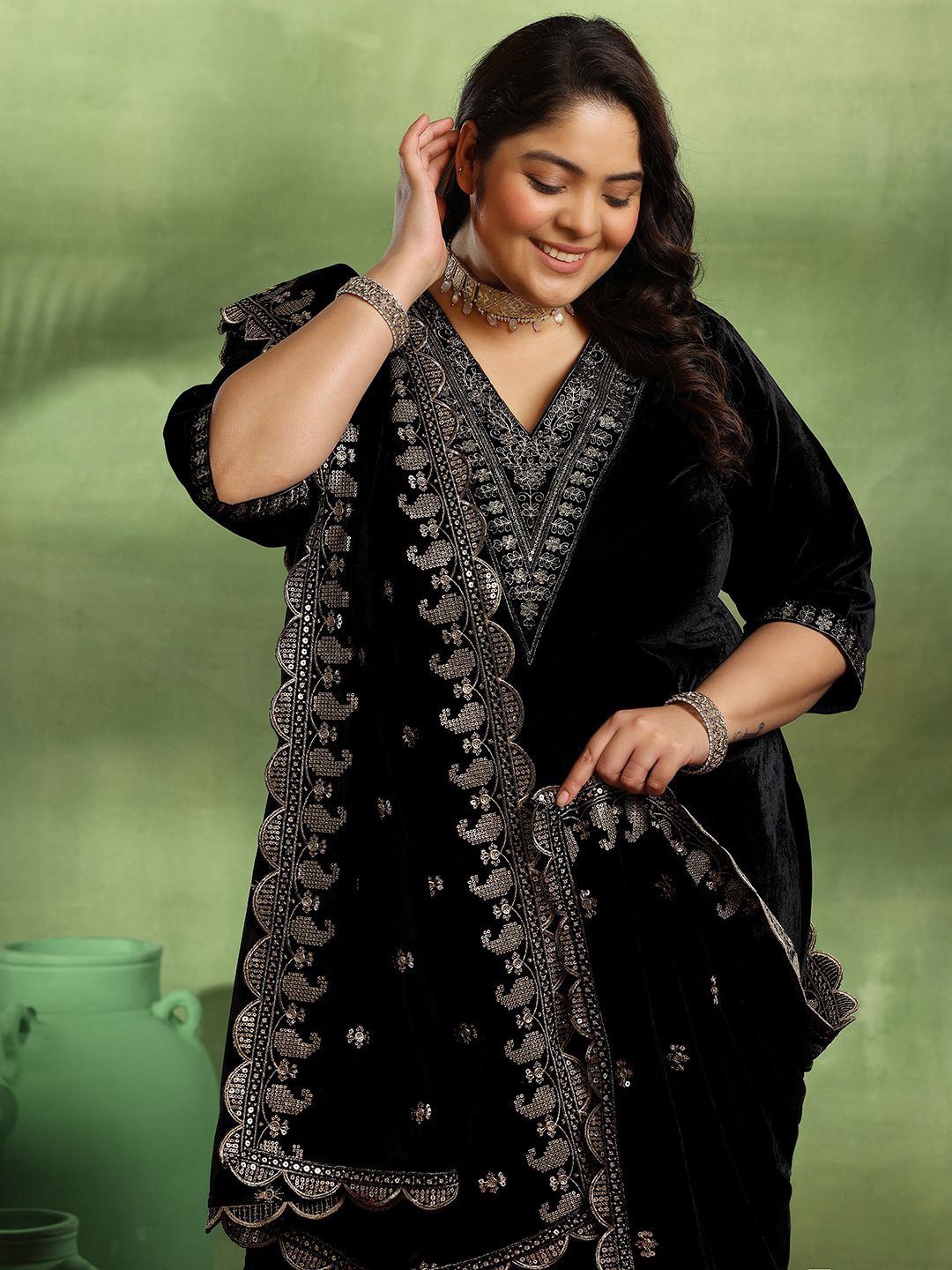 EXTRA LOVE BY LIBAS Plus Size Ethnic Motifs Yoke Design Velvet Kurta with Trousers & Dupatta, Black
EXTRA LOVE BY LIBAS Plus Size Ethnic Motifs Yoke Design Velvet Kurta with Trousers & Dupatta, Black