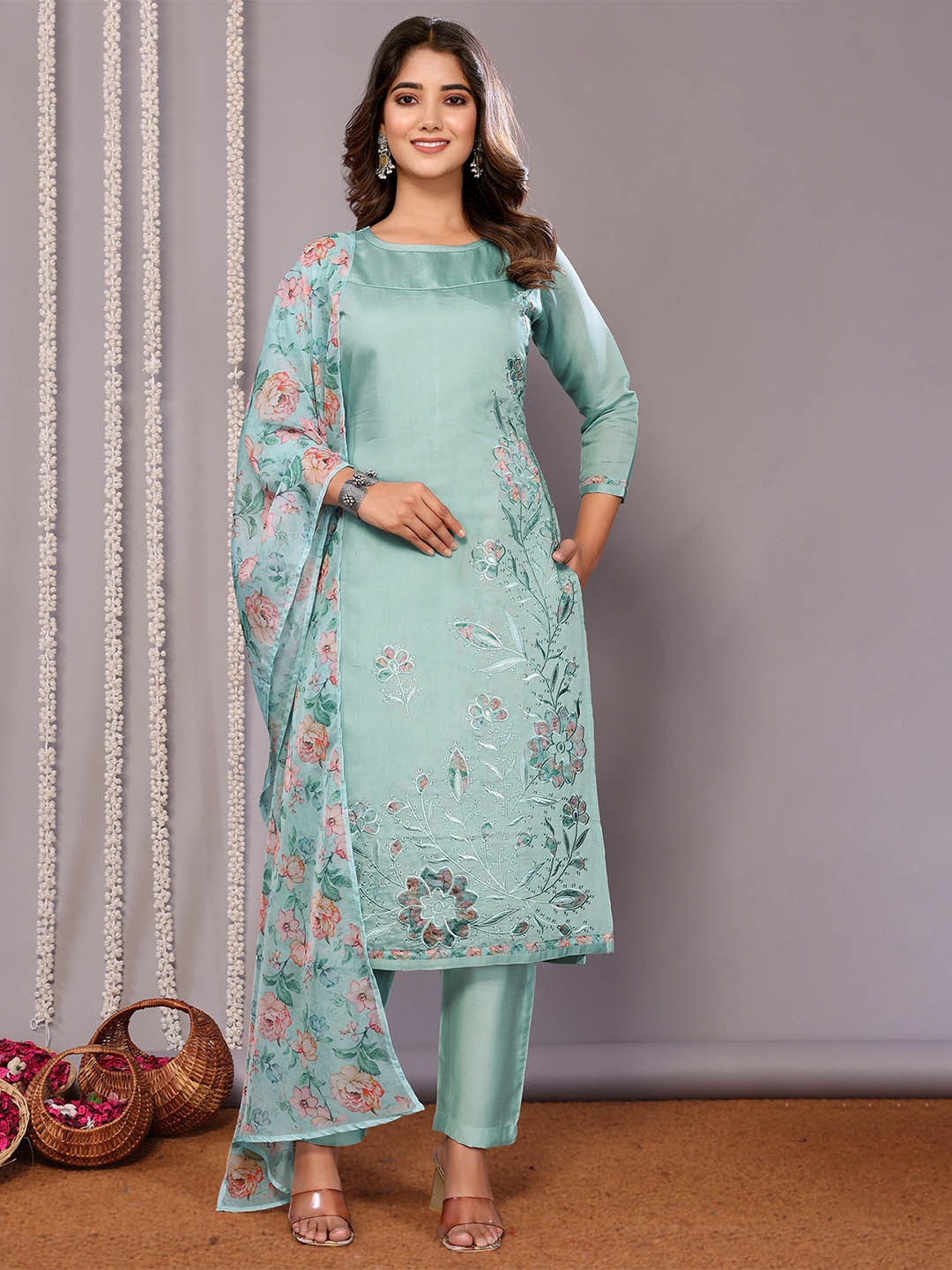 DIVASTRI Women Floral Embroidered Regular Thread Work Kurta with Trousers & With Dupatta, Blue
DIVASTRI Women Floral Embroidered Regular Thread Work Kurta with Trousers & With Dupatta, Blue