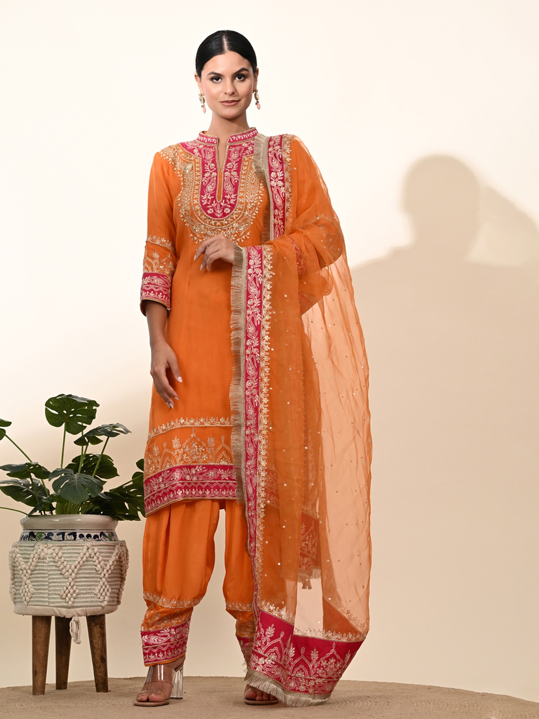 ZARIKALI Women Floral Yoke Design Regular Thread Crepe Kurta with Trousers & With Dupatta, Orange
ZARIKALI Women Floral Yoke Design Regular Thread Crepe Kurta with Trousers & With Dupatta, Orange