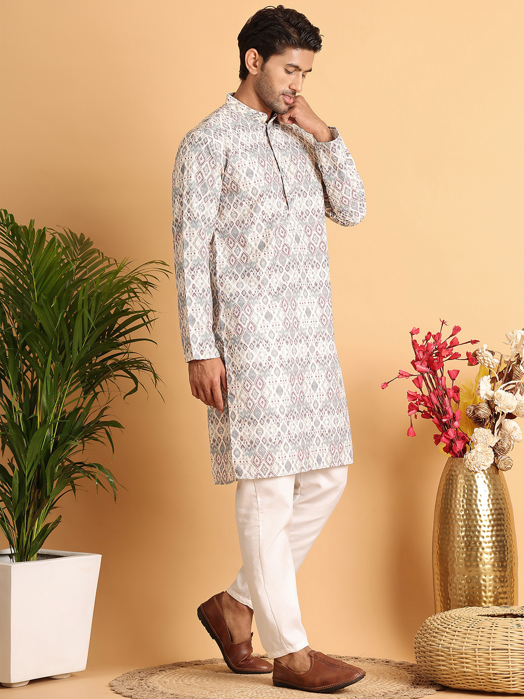 Jompers Men Embroidered Regular Chikankari Pure Cotton Kurta with Pyjamas, Off white 
Jompers Men Embroidered Regular Chikankari Pure Cotton Kurta with Pyjamas, Off white