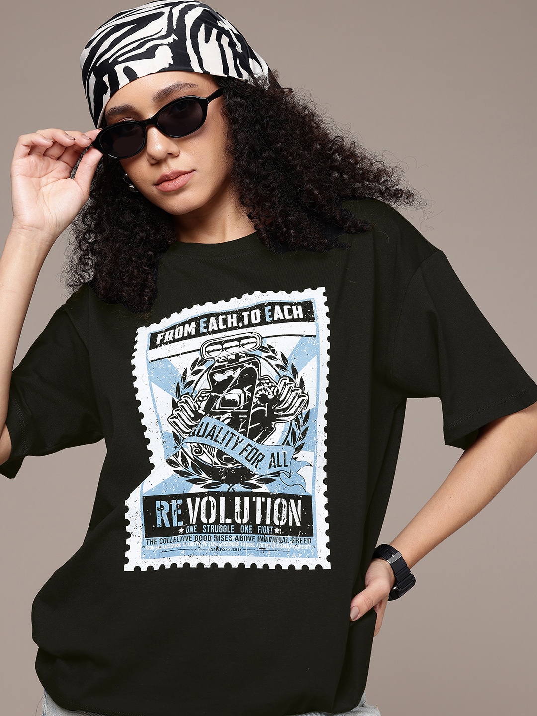 The Roadster Life Co. Printed Drop-Shoulder Sleeves Oversized Pure Cotton T-shirt, Black
The Roadster Life Co. Printed Drop-Shoulder Sleeves Oversized Pure Cotton T-shirt, Black