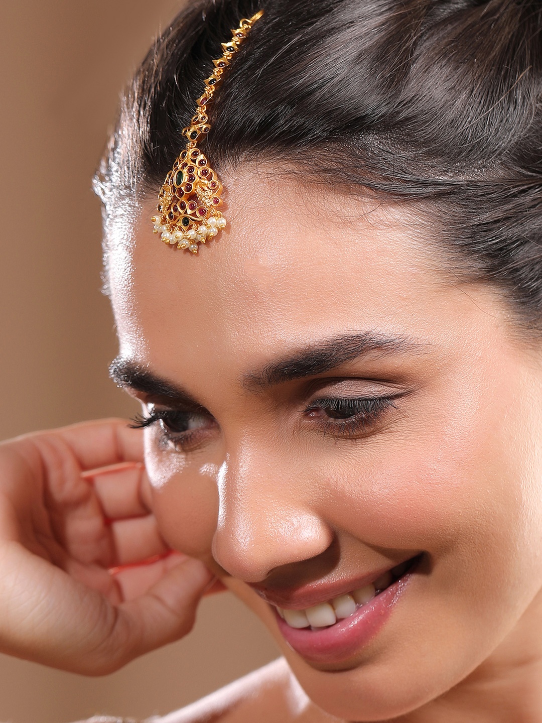 Rubans 24K Gold-Plated Ruby & Emerald Maang Tikka with Pearl Beads for Bridal Elegance
Rubans 24K Gold-Plated Ruby & Emerald Maang Tikka with Pearl Beads for Bridal Elegance