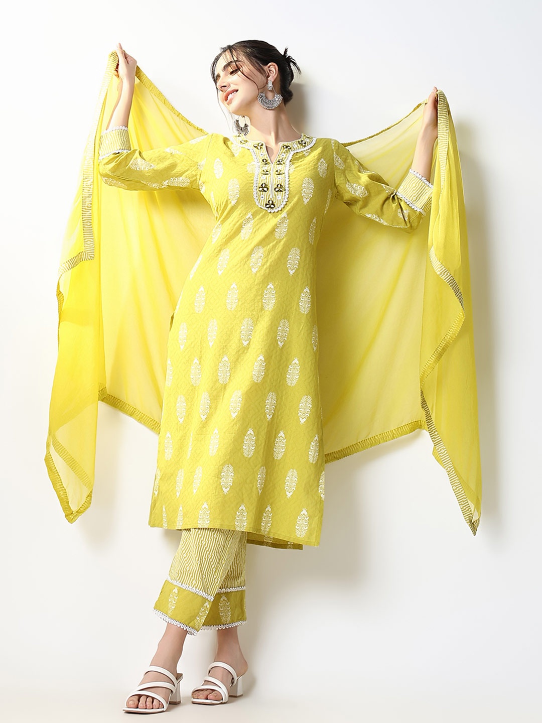 SHOWOFF Women Ethnic Motifs Printed Regular Mirror Work Kurta with Trousers & With Dupatta, Green
SHOWOFF Women Ethnic Motifs Printed Regular Mirror Work Kurta with Trousers & With Dupatta, Green
