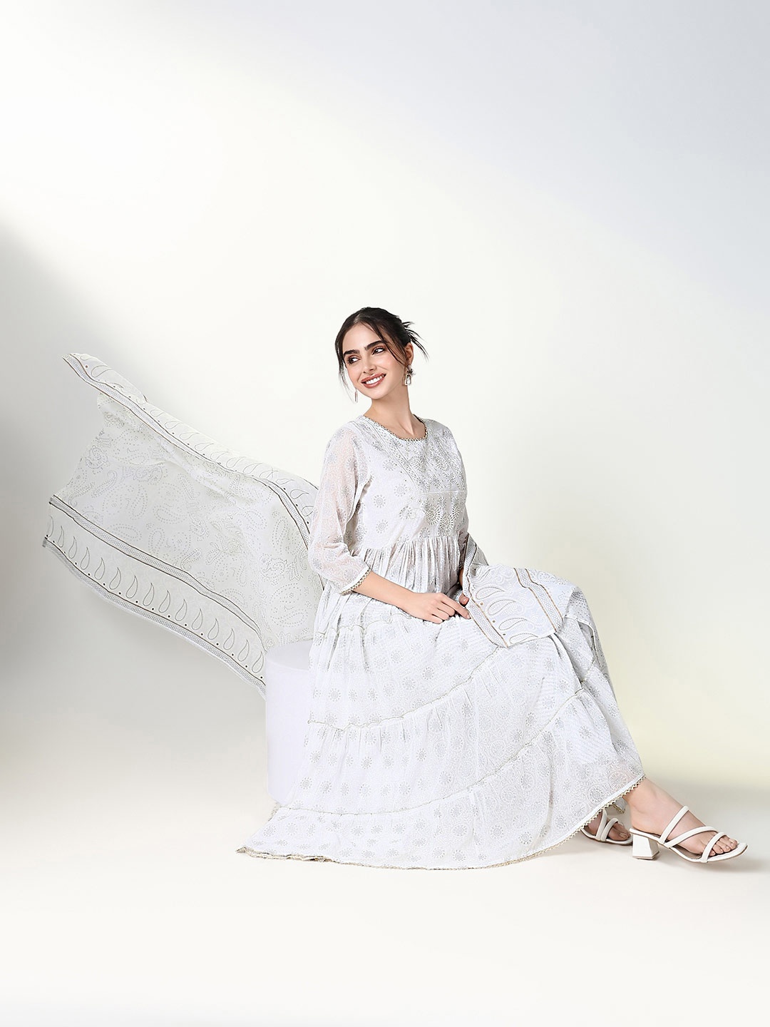 SHOWOFF Women Floral Printed Tiered Thread Work Kurta with Trousers & With Dupatta, White
SHOWOFF Women Floral Printed Tiered Thread Work Kurta with Trousers & With Dupatta, White