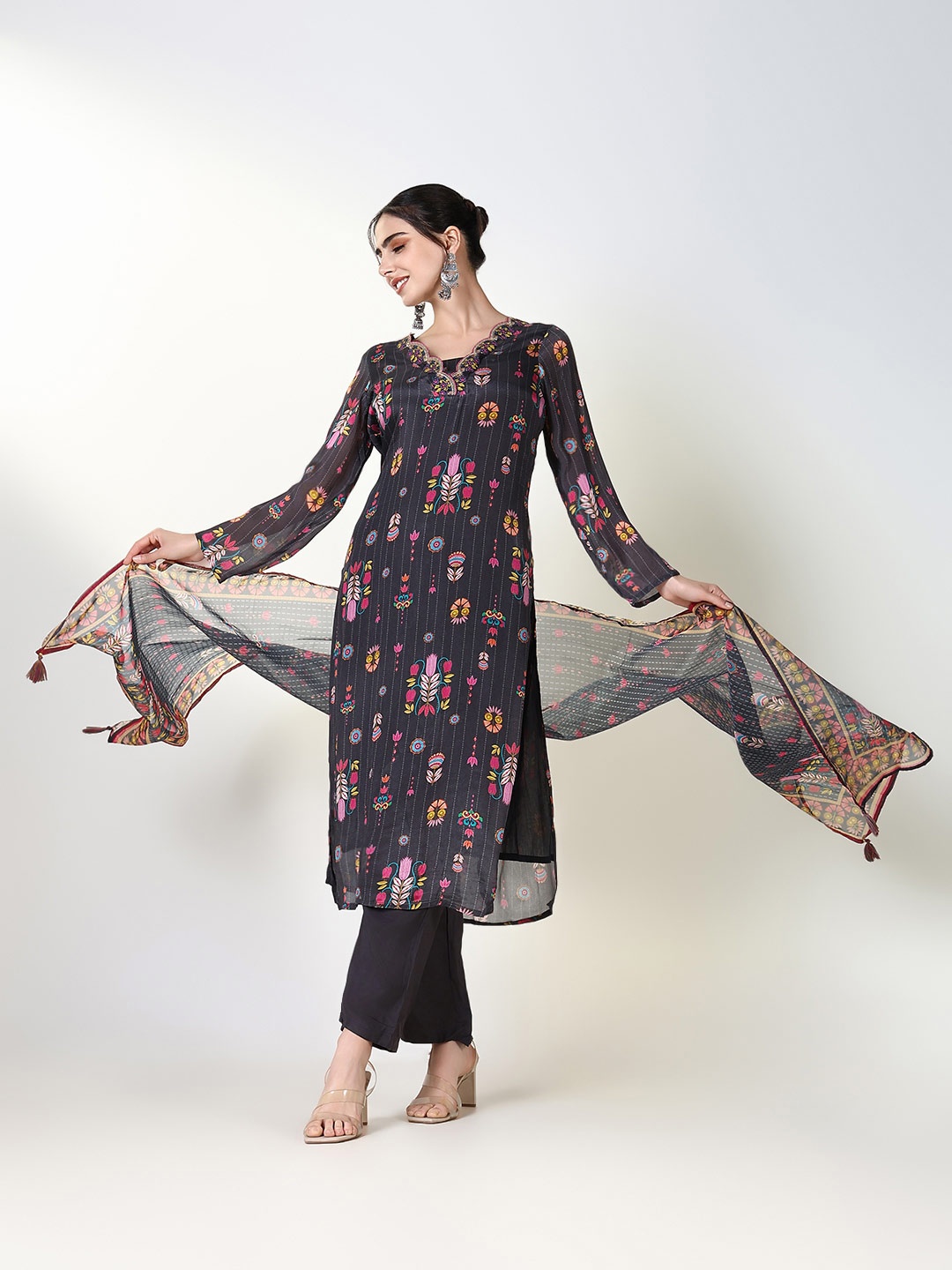 SHOWOFF Women Floral Printed Regular Thread Work Kurta with Trousers & With Dupatta, Grey
SHOWOFF Women Floral Printed Regular Thread Work Kurta with Trousers & With Dupatta, Grey