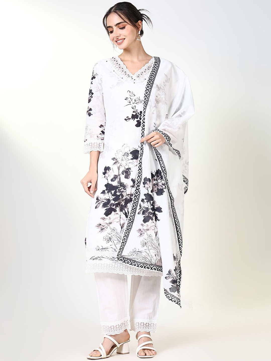 SHOWOFF Women Floral Printed Regular Thread Work Kurta with Trousers & With Dupatta, White
SHOWOFF Women Floral Printed Regular Thread Work Kurta with Trousers & With Dupatta, White