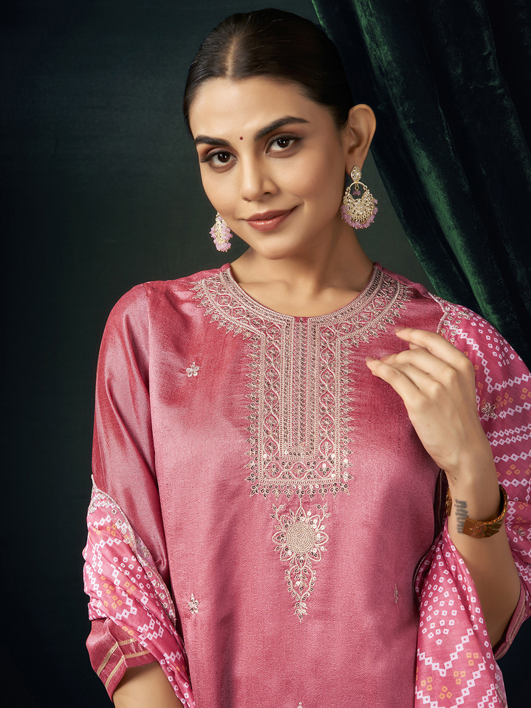 SKYLEE Women Ethnic Motifs Embroidered Regular Sequinned Kurta with Trousers & With Dupatta, Pink 
SKYLEE Women Ethnic Motifs Embroidered Regular Sequinned Kurta with Trousers & With Dupatta, Pink