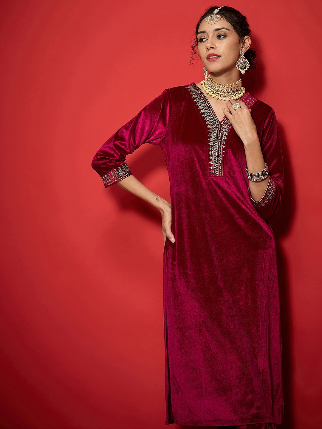 Shae by SASSAFRAS Women Embroidered Grandeur & Majestic Artwork Velvet Kurta, Fuchsia
Shae by SASSAFRAS Women Embroidered Grandeur & Majestic Artwork Velvet Kurta, Fuchsia