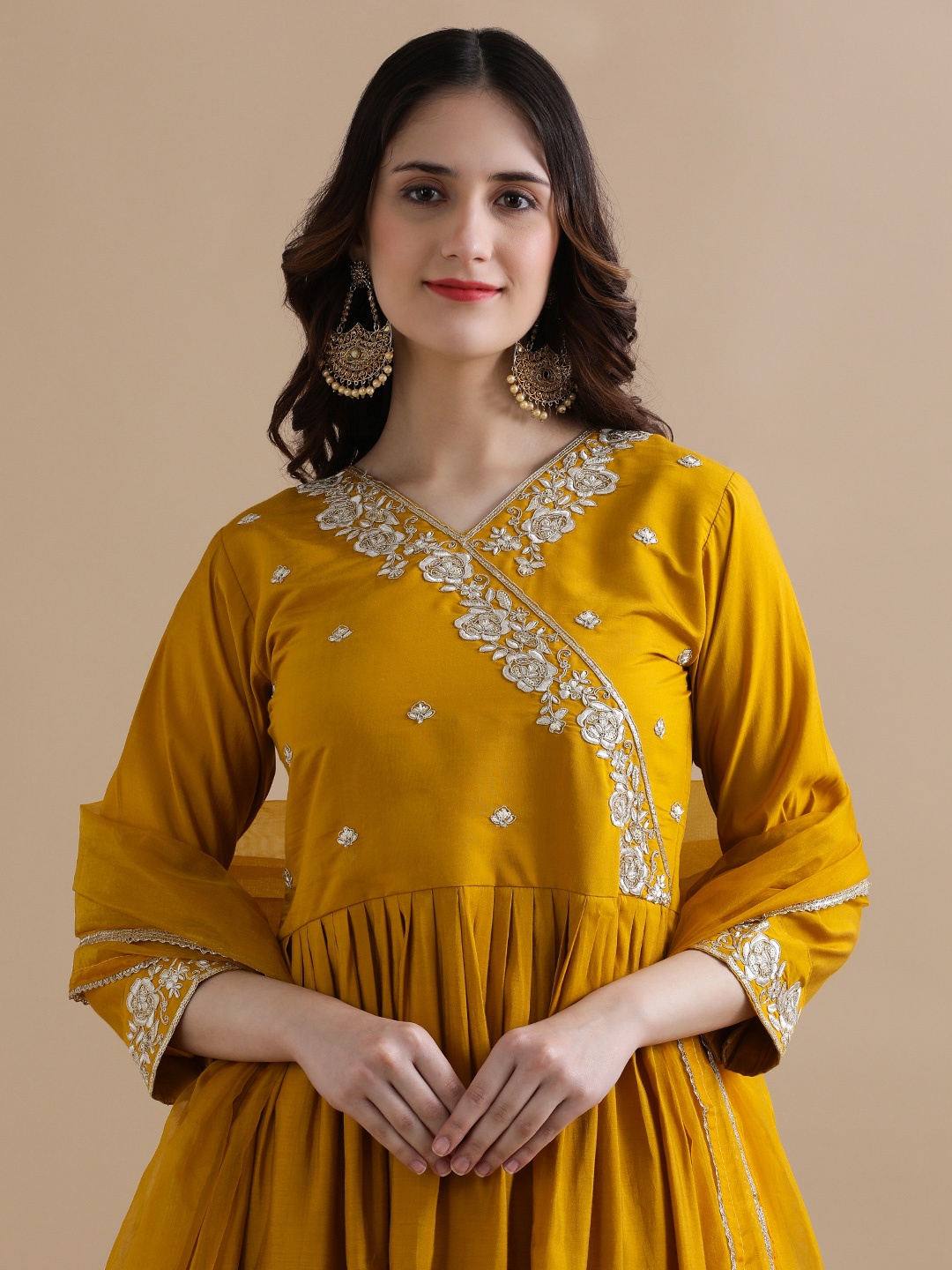 Jaipur Kurti Women Ethnic Motifs Embroidered Angrakha Chanderi Cotton Kurta with Trousers & With Dupatta, Mustard
Jaipur Kurti Women Ethnic Motifs Embroidered Angrakha Chanderi Cotton Kurta with Trousers & With Dupatta, Mustard