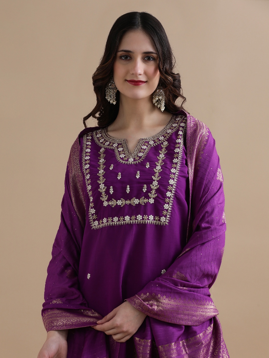 Jaipur Kurti Women Ethnic Motifs Embroidered Regular Sequinned Chanderi Cotton Kurta with Trousers & With, Purple
Jaipur Kurti Women Ethnic Motifs Embroidered Regular Sequinned Chanderi Cotton Kurta with Trousers & With, Purple