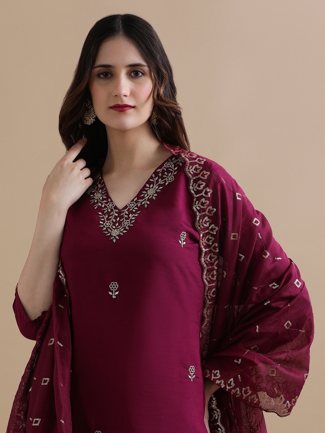 Jaipur Kurti Women Ethnic Motifs Embroidered Regular Thread Work Chanderi Cotton Kurta with Trousers & With, Maroon
Jaipur Kurti Women Ethnic Motifs Embroidered Regular Thread Work Chanderi Cotton Kurta with Trousers & With, Maroon