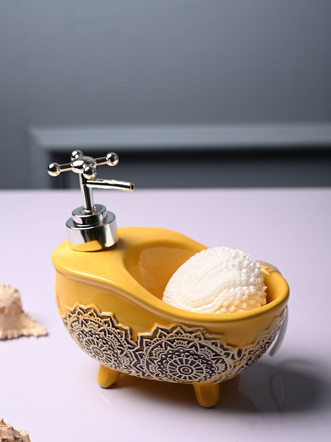 MARKET99 Yellow & White Ethnic Motifs Bath Tub Shaped Ceramic Glossy Soap Dispenser-300 ml
MARKET99 Yellow & White Ethnic Motifs Bath Tub Shaped Ceramic Glossy Soap Dispenser-300 ml