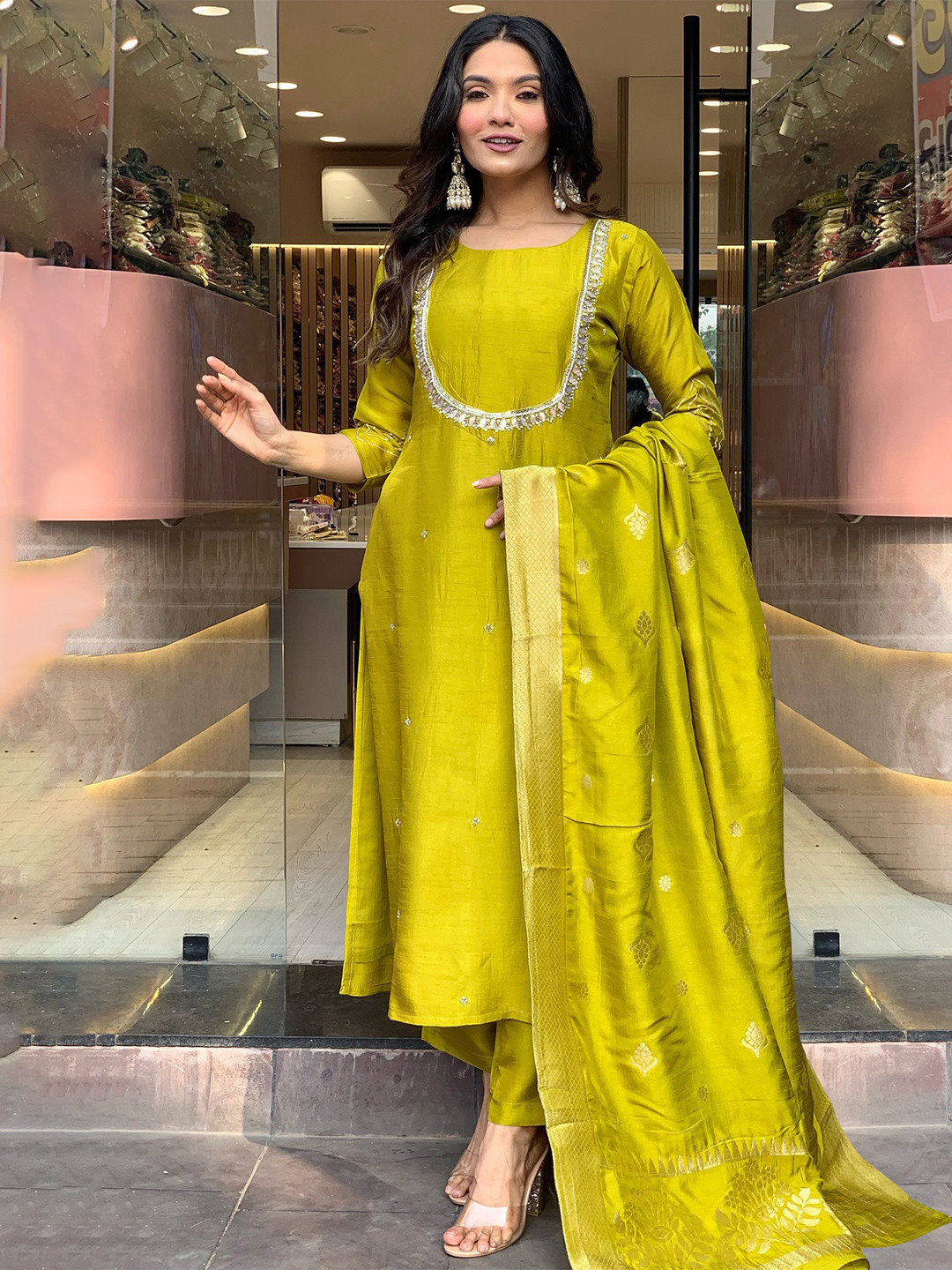 Anni Designer Women Ethnic Motifs Embroidered Regular Kurta with Trousers & With Dupatta, Green
Anni Designer Women Ethnic Motifs Embroidered Regular Kurta with Trousers & With Dupatta, Green